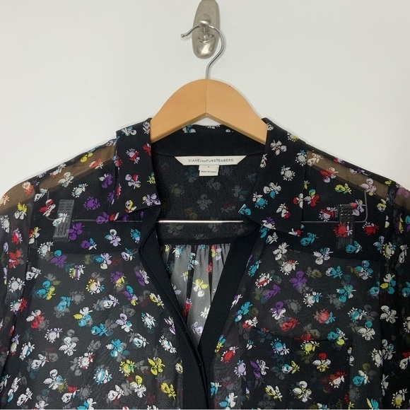 Diane Von Furstenberg Black and Floral Silk Button Front Sheer Top. Size 2. - Picture 4 of 7